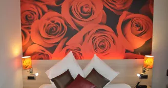 Sable-Tourisme-hotel-Inn-sable-chambre-orange