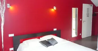 vallee-de-la-sarthe-saint-aubin-chambre-rouge-72-HOT