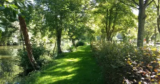 Camping du Sans Souci - Fresnay-sur-Sarthe - emplacements rivière