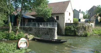 Extérieur du moulin de la Bruère