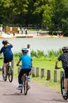 Vélos à la base de loisirs de Brûlon