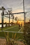 Terrain de Padel au coucher du soleil